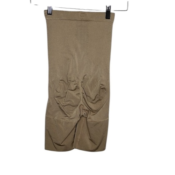 Spanx Tan High Waisted Tight Shorts Women Size Medium - Picture 3 of 3